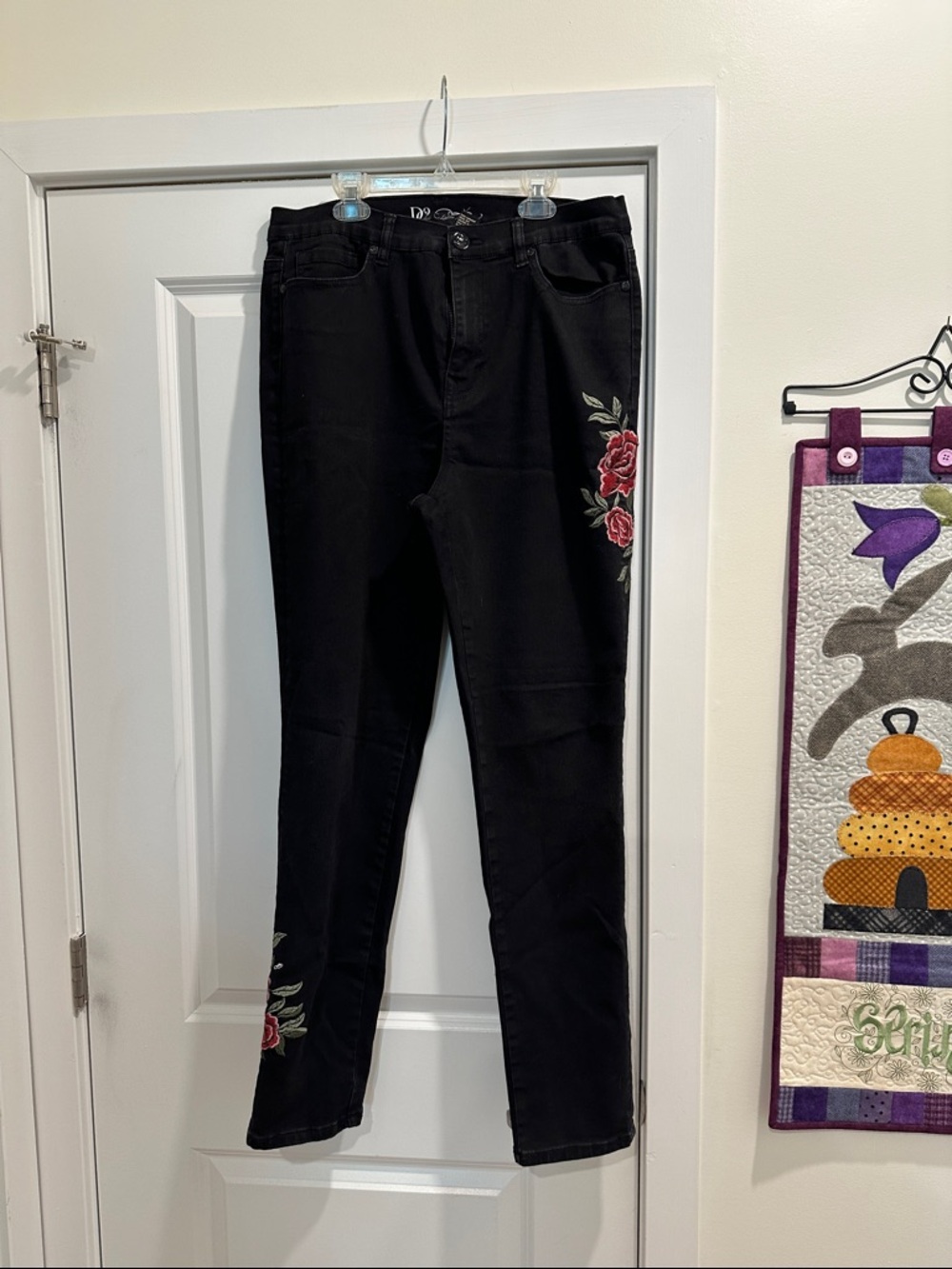 DG2 Black Skinny Jeans with Red Rose Embroidery by Diane Gilman Size 12T